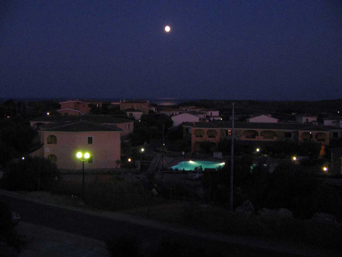 dal terrazzo la sera - Appartamento vacanze al mare vicino Olbia San Teodoro casa in Sardegna annunci affitto estate - Fotografie case in zona