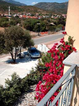 Casa vacanza in Sardegna appartamento vacanze al mare vicino Olbia San Teodoro affitto a Monte Petrosu Fotografie case annunci in zona Golfo Aranci - posto auto